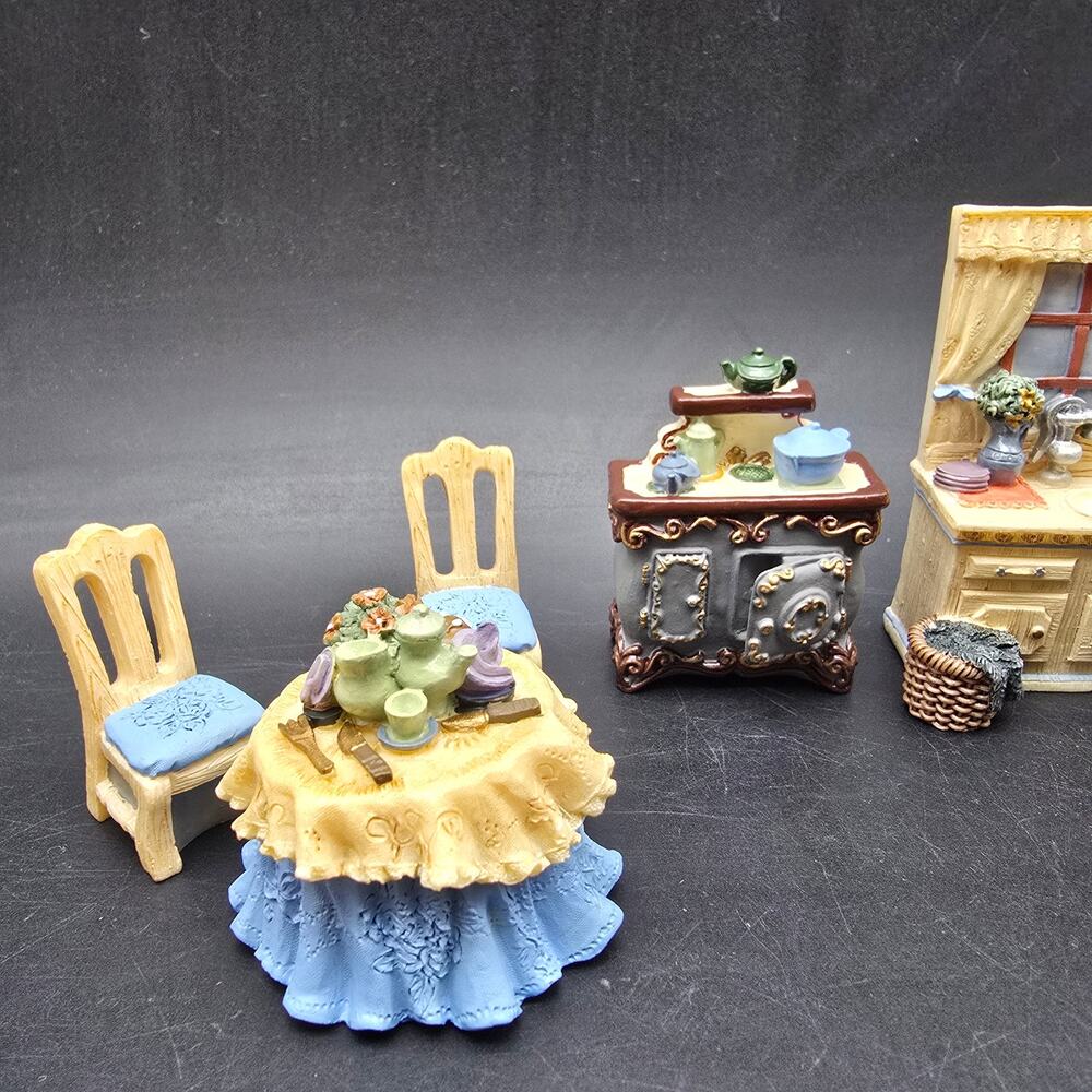Avon 2001 Kitchen Doll House Furniture Victorian Memories Miniature Collectibles - Picture 3 of 9